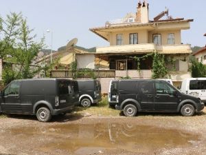 Hacizli Şirket Araçları Boş Arazide Bulundu