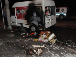 Çöpe Atılan İzmarit Park Halindeki Aracı Yaktı