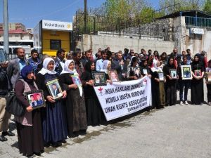 Uludere’de Ölenlerin Aileleri, Adliye Önünde Toplandı