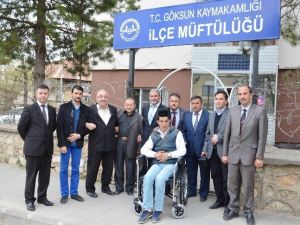 Engelli Vatandaşa Esnaftan Tekerlekli Sandalye