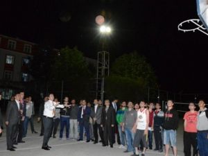 Başkan Eroğlu, Öğrencilerle Basketbol Oynadı, Şarkı Söyledi