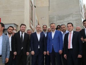 Ak Parti İstanbul Milletvekili Oktay Saral’a Esenlerde Sevgi Seli