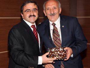 GAÜN’de "Gençliğin Hak Ve Sorumlulukları" Konferansı