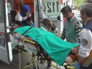 Binaya Malzeme Çıkarmak İsterken Akıma Kapıldılar