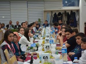 TEOG Sınavı Öncesi Öğrencilere Motivasyon Yemeği Verildi