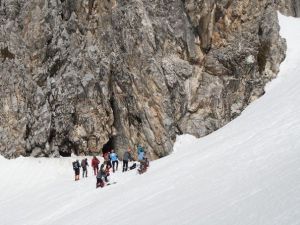 Uludağ’ın Eteğindeki Aras Şelalesi Çığ Altında Kaldı, Gizli Mağara Ortaya Çıktı