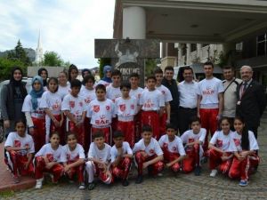 Derbentli Kick Boksçular Antalya’da Madalyaları Topladı