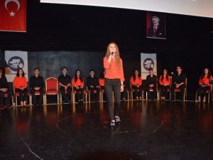 Öğrencilerden 9. Şiir Dinletisi Gecesi