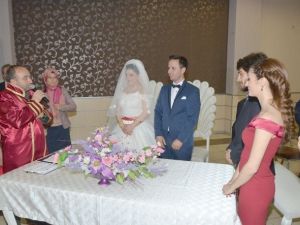 Başkan Üzülmez, Kartepeli Gençlerin Nikahını Kıydı