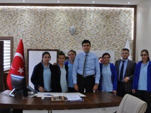 Arpaçay’da Fen Lisesi’ni Kazanan Öğrencilere Bilgisayarları Hediye Edildi