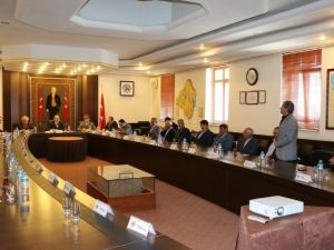 Vali Özkan, Köy Muhtarlarıyla Bir Araya Geldi