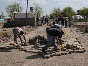 Akat Köy Ziyaretlerine Devam Ediyor
