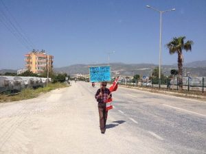 TEK Kişilik Pankartlı 2b Eylemi