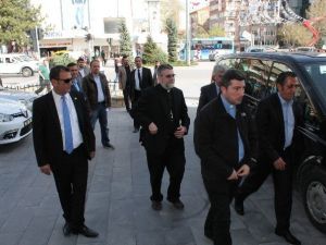 Keldani Kilisesi Piskoposun’dan Valiye Ziyaret