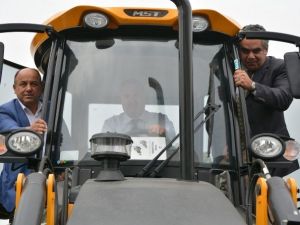 Yunusemre’ye Yerli Üretim İş Makinesi Alındı