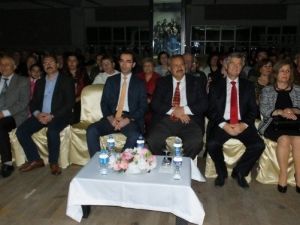 Burhaniye’de Anılar Konseri Coşturdu