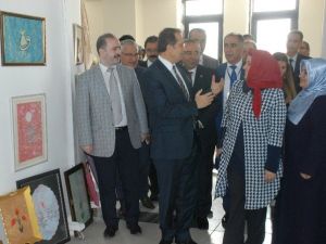 Van’da Ebruli Kadınlarla Ebru Sergisi