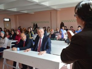 SGK İl Müdürü Çalışkan Üniversite Öğrencilerine Konferans Verdi