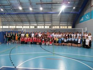 Voleybolda Dereceye Girenler Ödüllendirildi