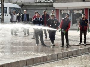 Yüksekova Çarşı Merkezinde Yıkama Çalışması