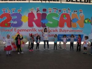 Öğretmen Adayları Lösemili Çocuklar İçin Balon Şenliği Düzenledi