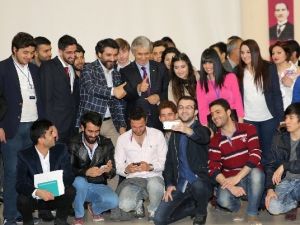 Ünlü Tasarımcı Erbakan Malkoç ARÜ’de Öğrencilerle Buluştu