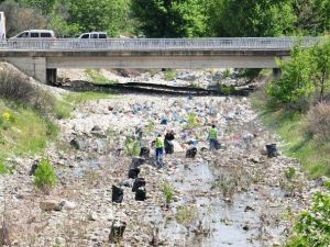 Edremit’te Çaylar Temizleniyor