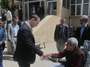 Mazıdağı Kaymakamı Çelik’ten Engelli Vatandaşa Akülü Araba