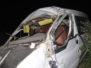 İşçileri Taşıyan Minibüs Devrildi: 3 Ölü, 12 Yaralı