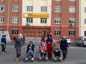 Engellileri Anlamak İçin Bir Günlüğüne Engelli Oldular