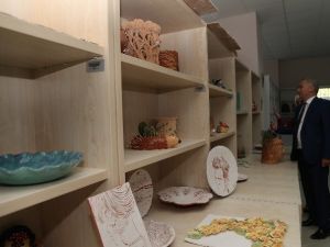 Seramik Kursunu Başarıyla Tamamlayan Kursiyerler, Sertifikalarını Aldı