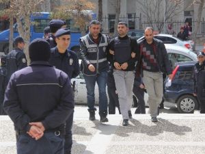 Şüpheliden Kameramana: “Çek Çek, Facebook’a Da AT”