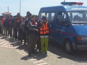 Kamyon Kasasında 43 Mülteci Yakalandı