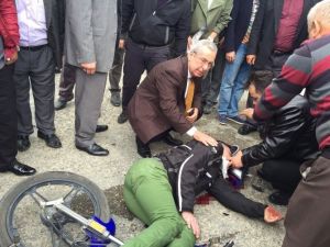 Kazada Yaralıya İlk Müdahaleyi Eski Bakan Yaptı