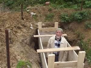 Ölmeden Önce Mezarını Ve Kefenini Hazırladı