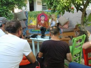 Zeynep Casalini Evinin Bahçesinde Klip Çekti