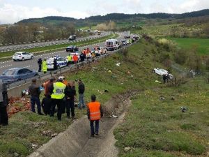 Bolu’da Trafik Kazası; 2 Ölü 1 Yaralı