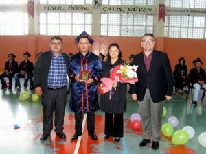 Gönen’de Mezuniyet Sevinci