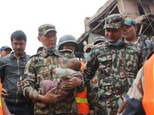 Nepal’de 4 Aylık Bebek 22 Saat Sonra Kurtarıldı