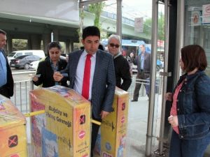 Ak Parti Milletvekili Adayı Kıtaları Metrobüsle Aştı