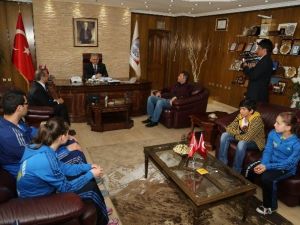 Ambar Ortaokulu Ve Özel Genç Sultan Koleji Sporcularından Melikgazi Belediyesine Ziyaret