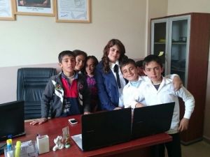 Karlıovalı Öğrencilere Amerika’dan 23 Nisan Hediyesi