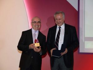 Prof. Dr. Hasan Bayram’a Türk Toraks Derneği Bilim Ödülü Verildi