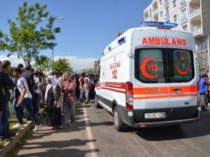 Motosikletin Çarptığı 2 Öğrenci Yaralandı