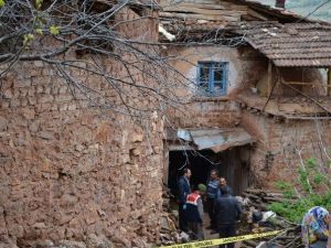 Yaşlı Kadın Evinde Ölü Bulundu