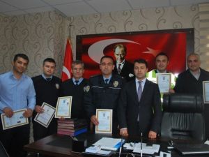 Taksici Cinayetini Çözen Polisler Ödüllendirildi