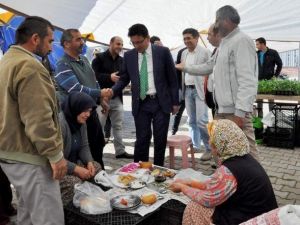 AK Parti’li Atay Uslu Pazar Esnafıyla Buluştu