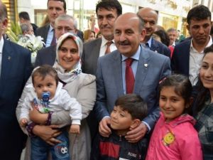 Müezzinoğlu Çocukları Sevdi, Gençlere Nasihat Verdi