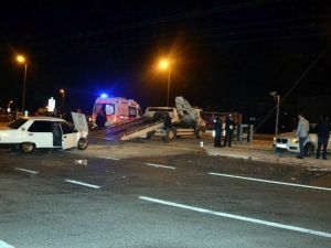 Otomobiller Çarpıştı: 5 Yaralı