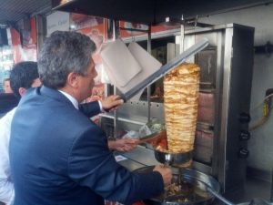 Chp’li Balbay Hem Döner Kesti, Hem Mesaj Verdi